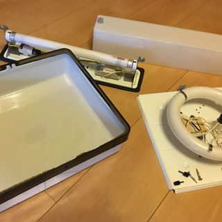 レトロ感のある照明  二つの画像