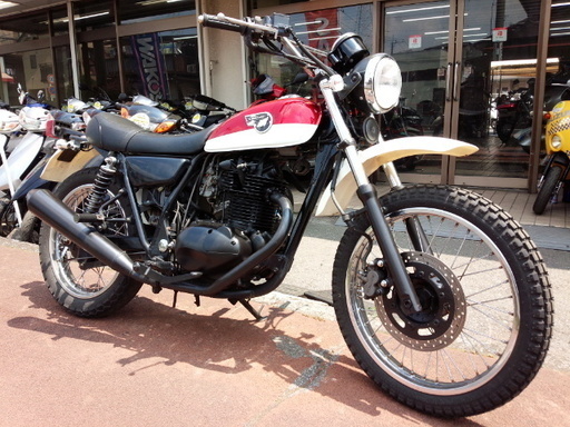 NO.2826　２５０ＴＲ　空冷４サイクル単気筒２５０ｃｃ　レッド＆ホワイト　☆彡