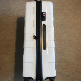 無印良品 キャリーバーの高さを自由に調節できるハードキャリー 87Lの画像