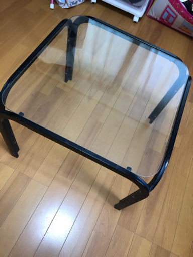 オシャレなガラステーブル