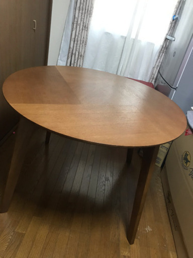 円形 ダイニングテーブルと椅子