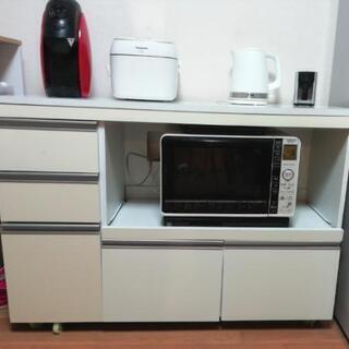 鏡面キッチンカウンター キッチンボード