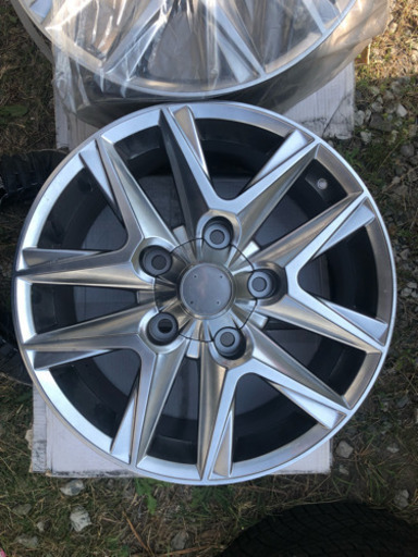 18×8J＋60 5H PCD150 18インチ新品アルミホイール