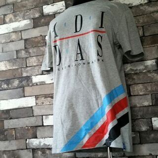 adidasオリジナルス♪Tシャツ☆グレーの画像