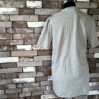 adidasオリジナルス♪Tシャツ☆グレーの画像