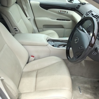 LEXUS LS460 バージョンS Iパッケージ 車検2年付き・修復歴無し！走行8万km台！の画像