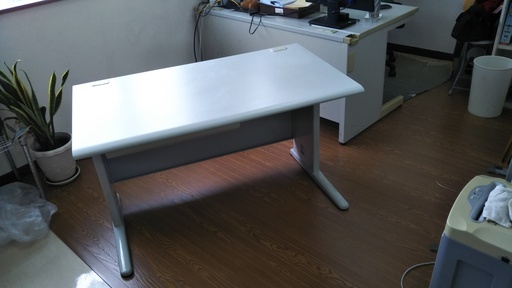 ホワイトグレー・事務机M　※キャビネットは別売りです。