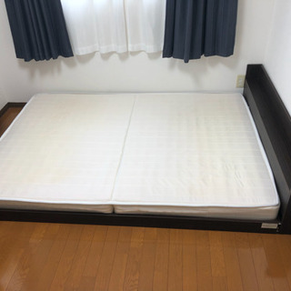 ダブルベッド