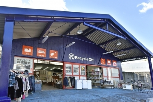 【川崎市宮前区リサイクルオフ】お買い得品♪　アンティークキャビネット　 こんにちは、リサイクルオフです♻️ アンティーク家具や小物揃って