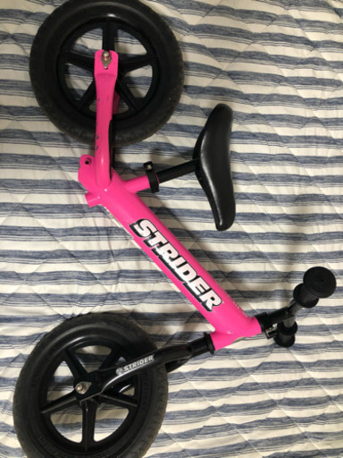 ストライダー ピンク色