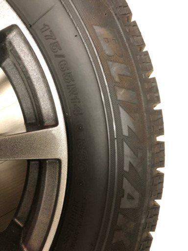 フィット、アクア用 スタッドレスタイヤホイール付き