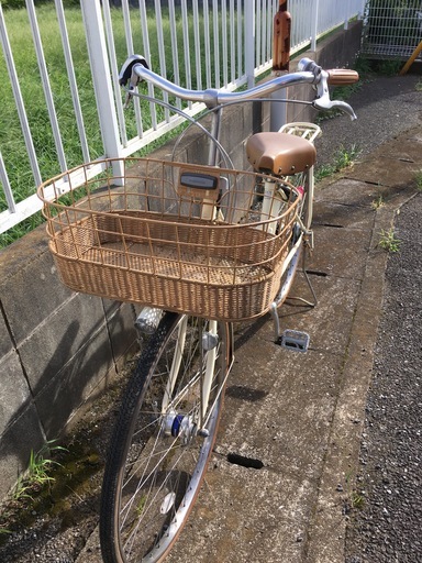 自転車 27インチ ブリジストン カジュナ ３段ギア LEDライト ホワイトベージュ 鍵２本 中古 平成28年5月購入