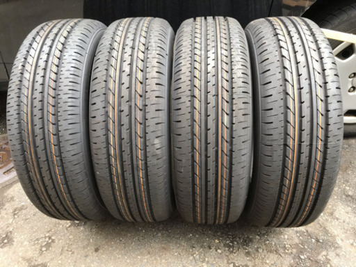 新品 未使用 展示品 195/65R15 国産TOYOタイヤ