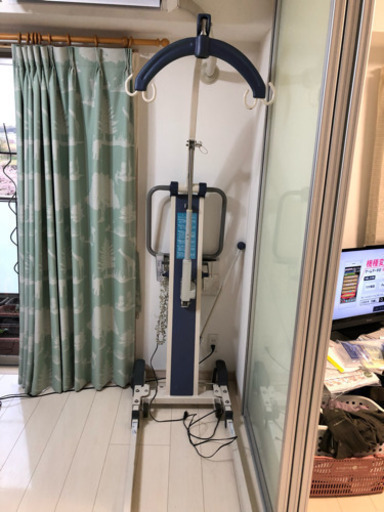 パラマウントベッドの床走行式介護リフトＫＱー７７０