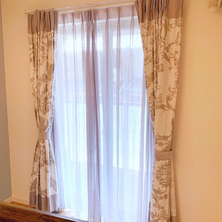 【クリエイションバウマン】蝶柄のカーテン「値下げしました」の画像