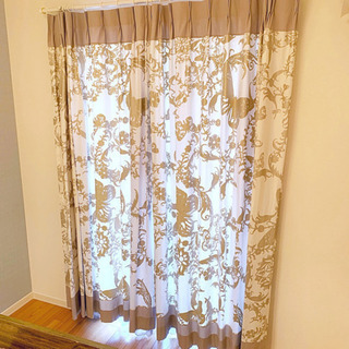 【クリエイションバウマン】蝶柄のカーテン「値下げしました」の画像