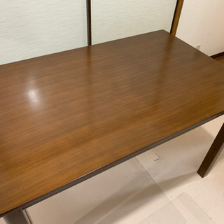 伸張式ダイニングテーブルの画像
