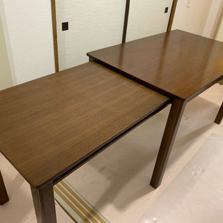 伸張式ダイニングテーブルの画像