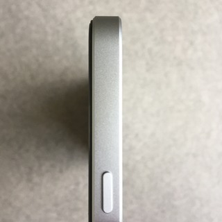 iPhone SE 16GB SIMフリーの画像