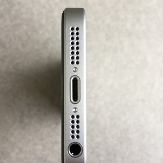 iPhone SE 16GB SIMフリーの画像