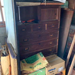 古いタンス、雑貨類の画像