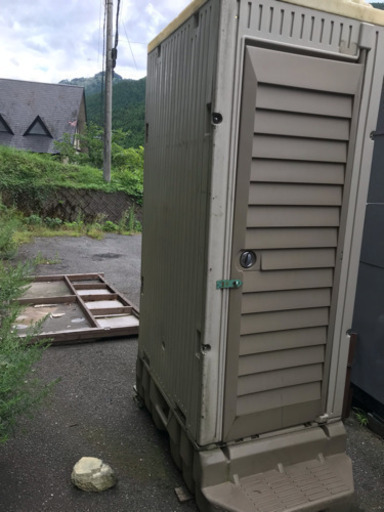屋外簡易トイレ