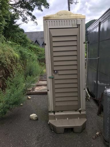 屋外簡易トイレ