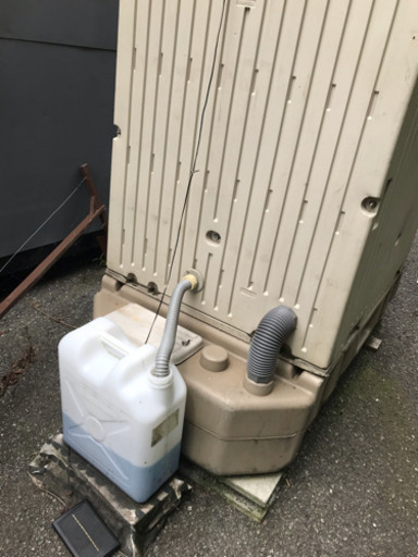 屋外簡易トイレ