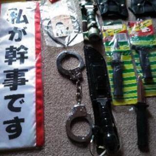 【舞台小道具】ナイフ、手錠、サバイバルナイフ、手袋、羽根ペン、タスキ