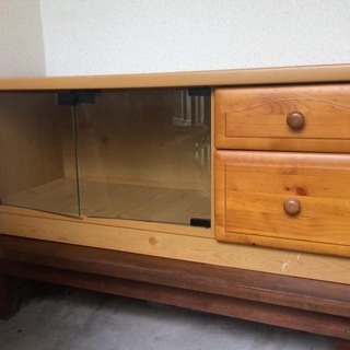 主張しないテレビ台