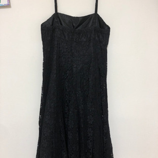 セシルマクビー 黒ドレスの画像