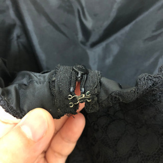 セシルマクビー 黒ドレスの画像