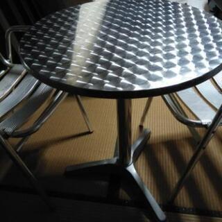 ★アメリカンなテーブルとイス2脚セット★アルミ製の画像