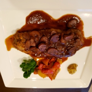 フレンチの基礎を活かした肉料理教室を開催いたします。東京会館出身のシェフが教えます。の画像