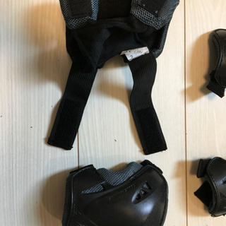 スケボー、インラインスケート用の膝、肘、手首のプロテクターの画像