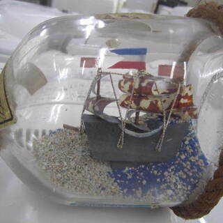 飾り物　ミニボトルの帆船