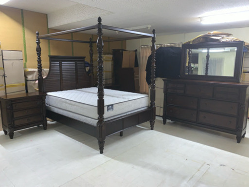 クィーンサイズベッドルームセット