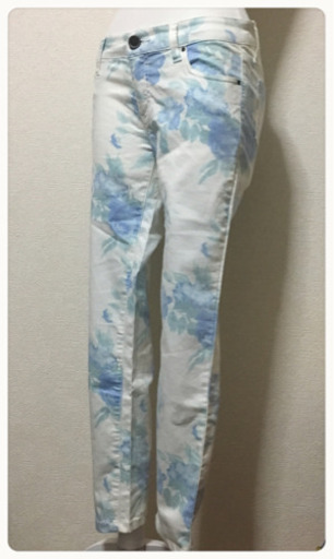 ご購入者様決定 花柄タイトストレートパンツ フラワー柄 小柄な方にも♡爽やか