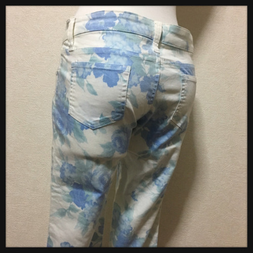 ご購入者様決定 花柄タイトストレートパンツ フラワー柄 小柄な方にも♡爽やか