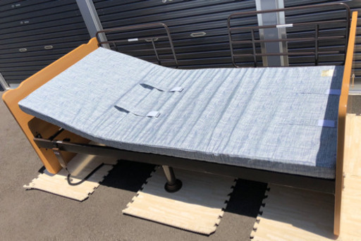 【美品】シングル電動・介護ベッド（アクレ1モーター）/ グランツ 東京西川マット