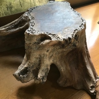 木のオブジェの画像