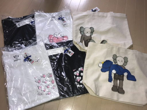 新品未使用 kaws UNIQLO Tシャツ XL4着 トートバッグ2つ