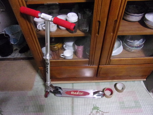 中古のキックボード Razor シルバー