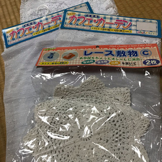 カフェカーテンとレース敷物