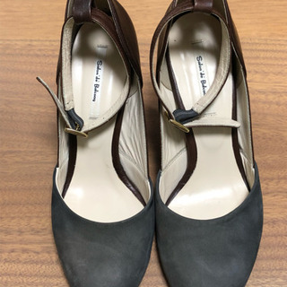 ストラップヒールパンプス