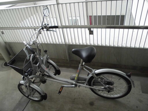 前が二輪の三輪車(中古品)