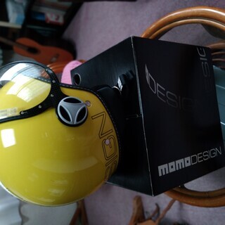 モモ　ジェットヘルメット