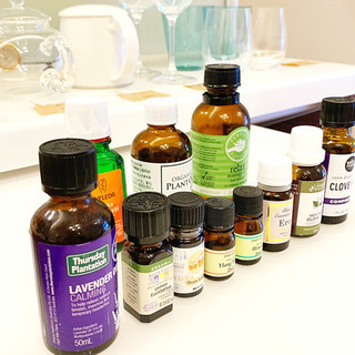エッセンシャルオイル＆マッサージオイル11本（開封済）の画像