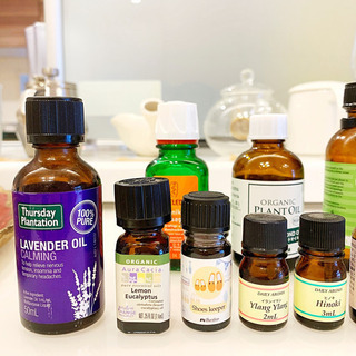 エッセンシャルオイル＆マッサージオイル11本（開封済）の画像