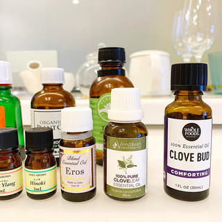 エッセンシャルオイル＆マッサージオイル11本（開封済）の画像